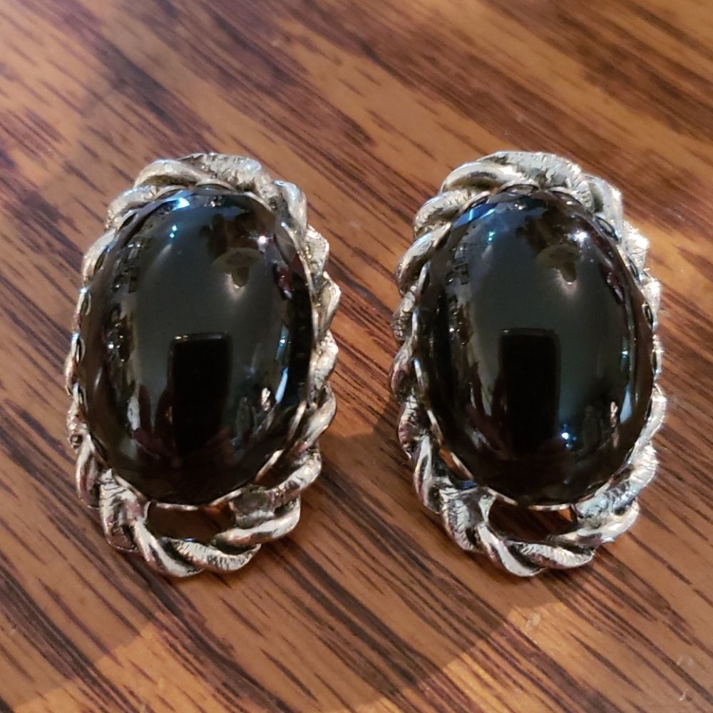 VNTG Designer Silvertone Black Stone Clip-on Earrings - Picture 2 of 5